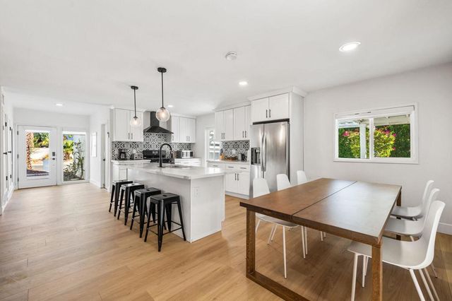 1433 E Caleta Way, Palm Springs, CA 92262