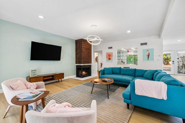 1433 E Caleta Way, Palm Springs, CA 92262