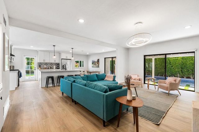 1433 E Caleta Way, Palm Springs, CA 92262