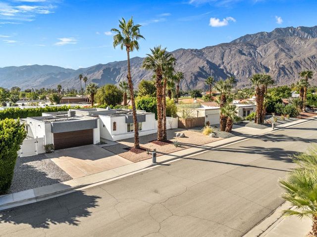 1433 E Caleta Way, Palm Springs, CA 92262