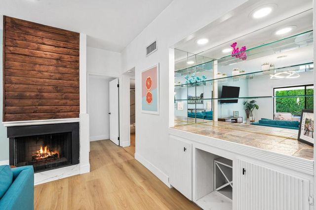 1433 E Caleta Way, Palm Springs, CA 92262