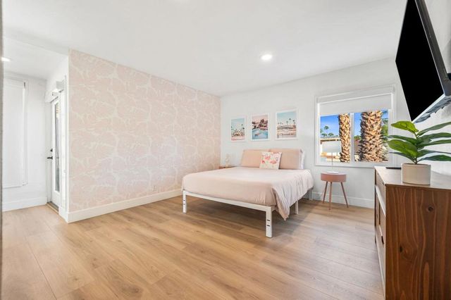 1433 E Caleta Way, Palm Springs, CA 92262