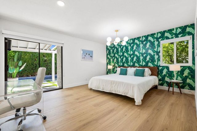 1433 E Caleta Way, Palm Springs, CA 92262