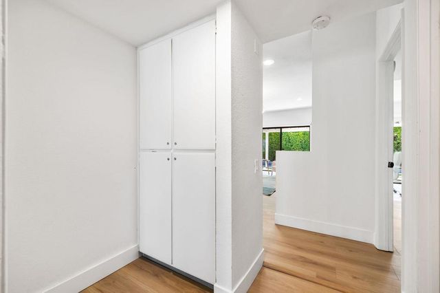 1433 E Caleta Way, Palm Springs, CA 92262