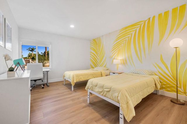 1433 E Caleta Way, Palm Springs, CA 92262