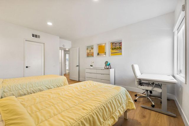 1433 E Caleta Way, Palm Springs, CA 92262