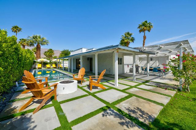 1433 E Caleta Way, Palm Springs, CA 92262