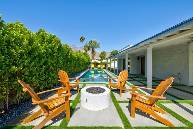 1433 E Caleta Way, Palm Springs, CA 92262