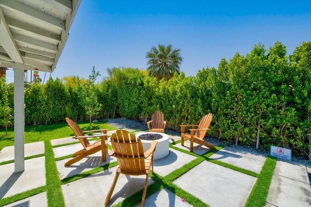 1433 E Caleta Way, Palm Springs, CA 92262