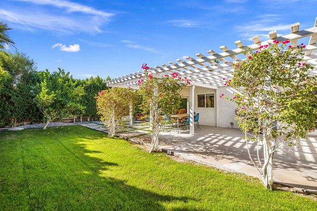 1433 E Caleta Way, Palm Springs, CA 92262