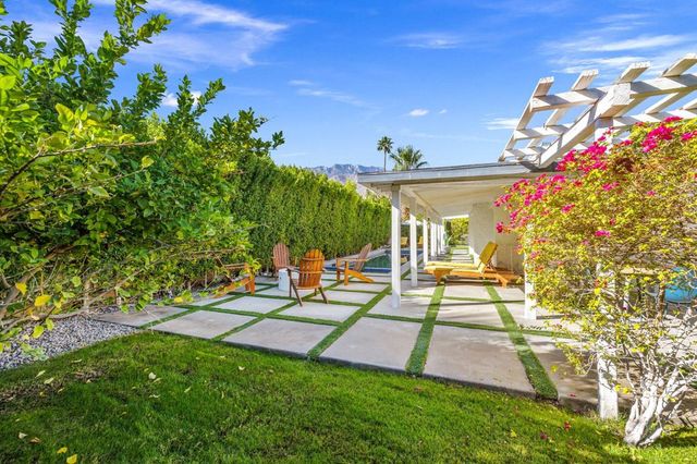 1433 E Caleta Way, Palm Springs, CA 92262