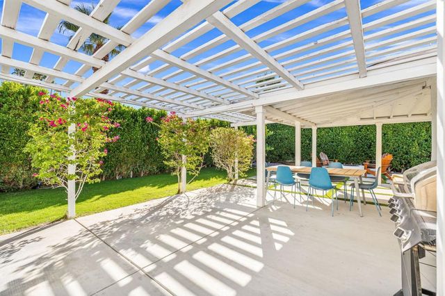 1433 E Caleta Way, Palm Springs, CA 92262