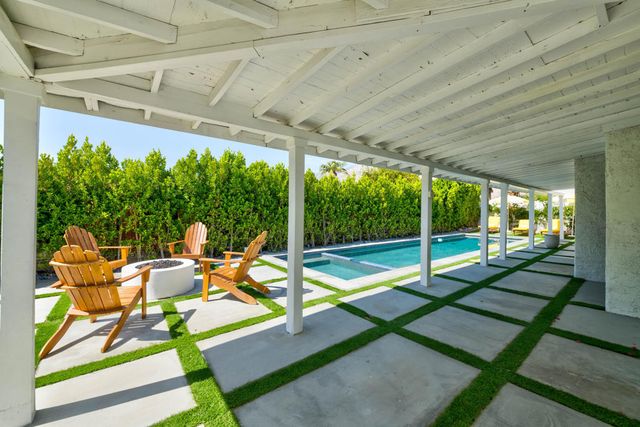 1433 E Caleta Way, Palm Springs, CA 92262