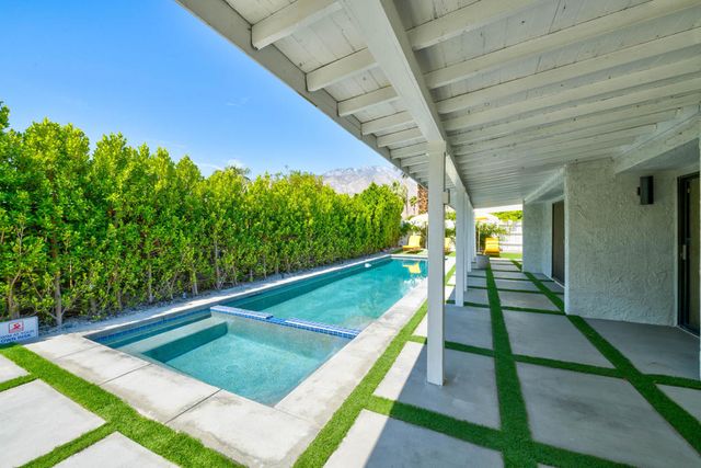 1433 E Caleta Way, Palm Springs, CA 92262