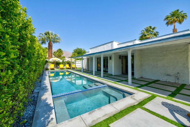 1433 E Caleta Way, Palm Springs, CA 92262