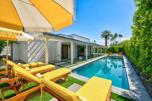 1433 E Caleta Way, Palm Springs, CA 92262