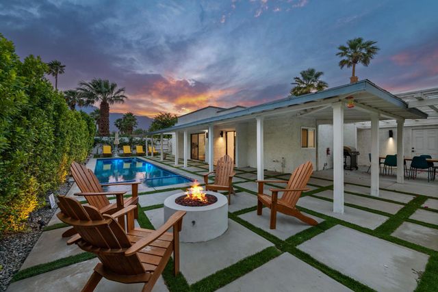 1433 E Caleta Way, Palm Springs, CA 92262