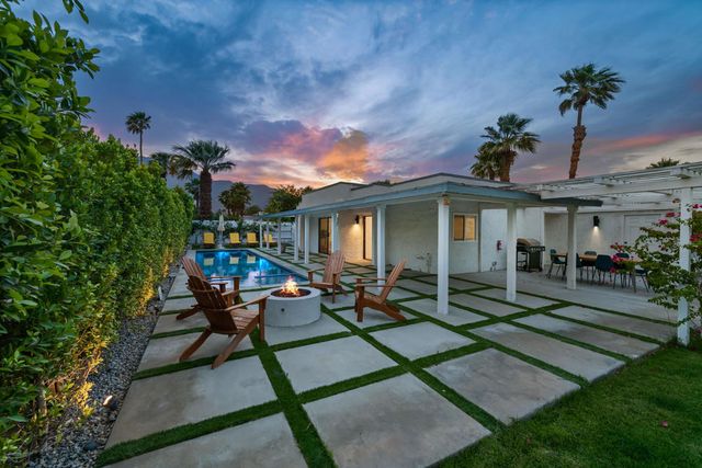 1433 E Caleta Way, Palm Springs, CA 92262