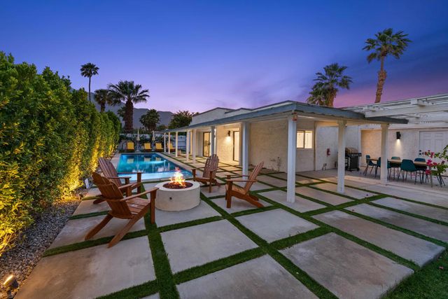 1433 E Caleta Way, Palm Springs, CA 92262