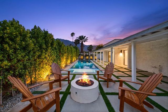 1433 E Caleta Way, Palm Springs, CA 92262