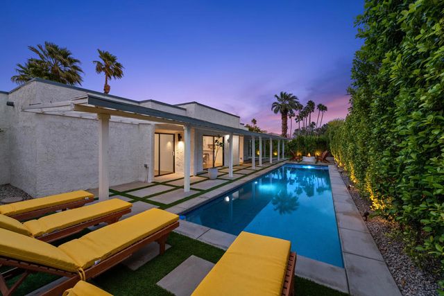 1433 E Caleta Way, Palm Springs, CA 92262