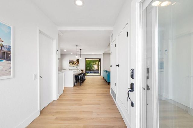 1433 E Caleta Way, Palm Springs, CA 92262