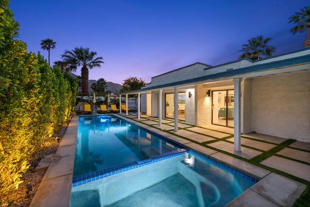 1433 E Caleta Way, Palm Springs, CA 92262