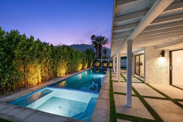 1433 E Caleta Way, Palm Springs, CA 92262