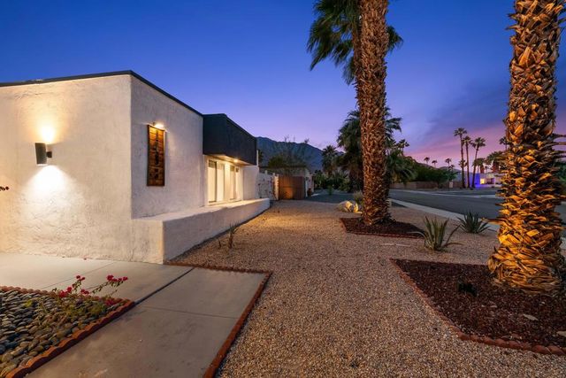 1433 E Caleta Way, Palm Springs, CA 92262