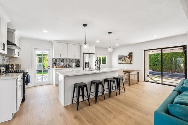 1433 E Caleta Way, Palm Springs, CA 92262