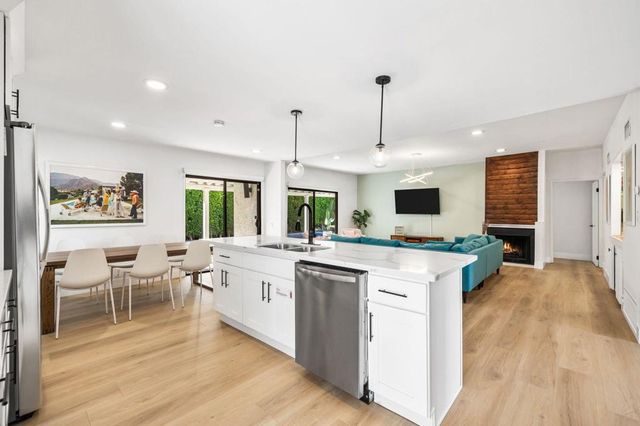 1433 E Caleta Way, Palm Springs, CA 92262