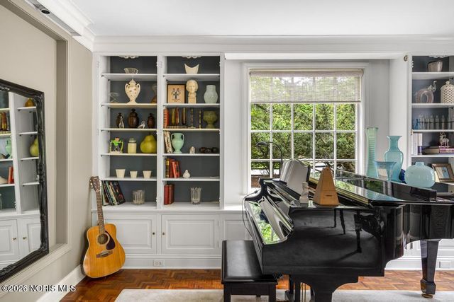 4309 Brookside Road, Ottawa Hills, OH 43615