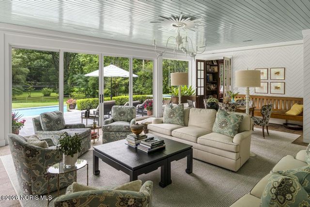 4309 Brookside Road, Ottawa Hills, OH 43615