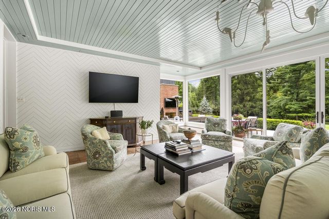 4309 Brookside Road, Ottawa Hills, OH 43615