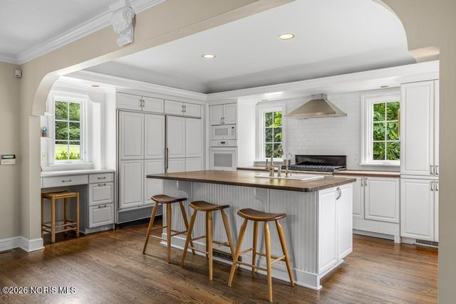 4309 Brookside Road, Ottawa Hills, OH 43615