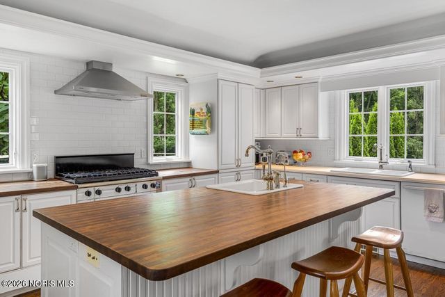 4309 Brookside Road, Ottawa Hills, OH 43615