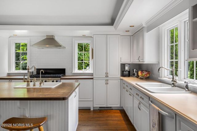 4309 Brookside Road, Ottawa Hills, OH 43615