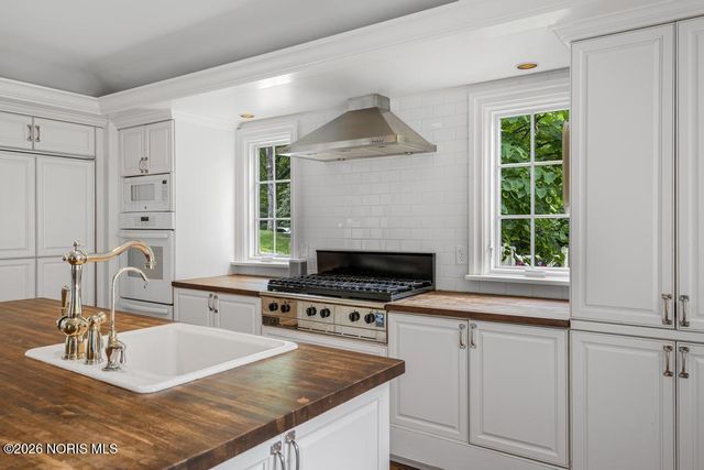 4309 Brookside Road, Ottawa Hills, OH 43615