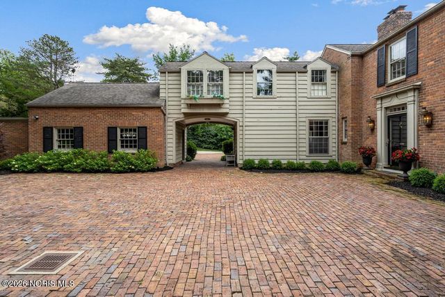 4309 Brookside Road, Ottawa Hills, OH 43615