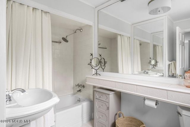 4309 Brookside Road, Ottawa Hills, OH 43615