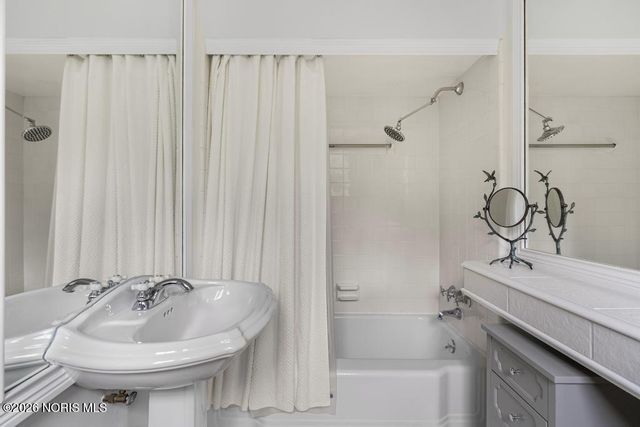 4309 Brookside Road, Ottawa Hills, OH 43615