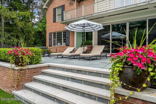 4309 Brookside Road, Ottawa Hills, OH 43615