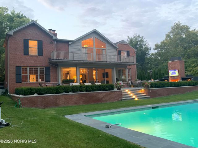 4309 Brookside Road, Ottawa Hills, OH 43615