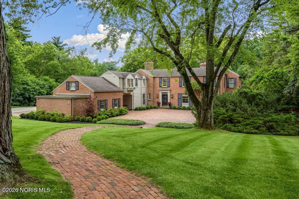 4309 Brookside Road, Ottawa Hills, OH 43615