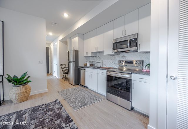 1102 Castle Street 202, Wilmington, NC 28401