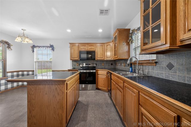7820 N 161st East Court, Owasso, OK 74055