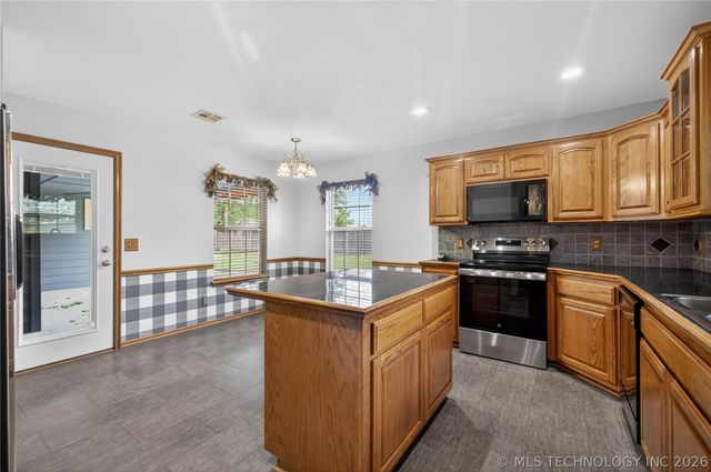 7820 N 161st East Court, Owasso, OK 74055