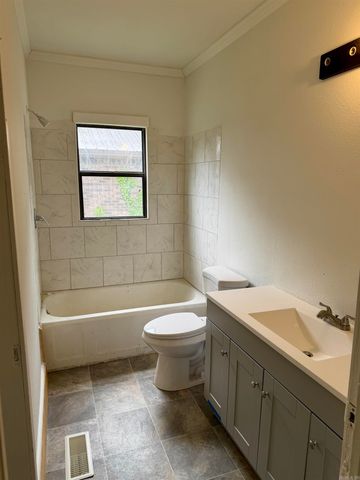 1412 W Cherry St, Clarksville, AR 72830