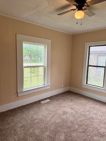 1412 W Cherry St, Clarksville, AR 72830