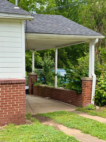 1412 W Cherry St, Clarksville, AR 72830